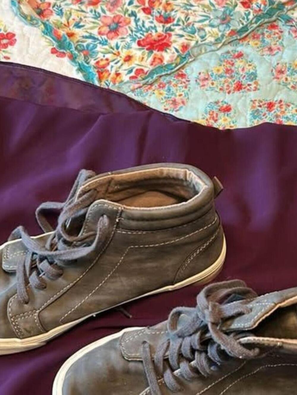 Old Navy Gray Suede Shoes Size 7 Y